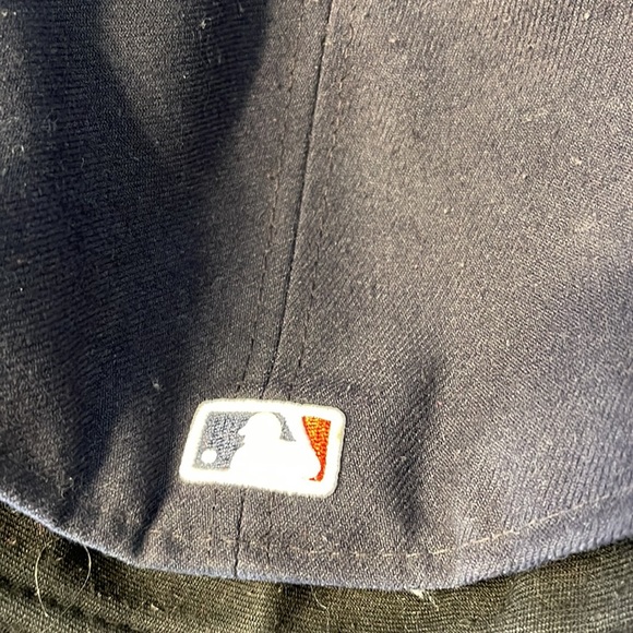 Man hat - Picture 2 of 5